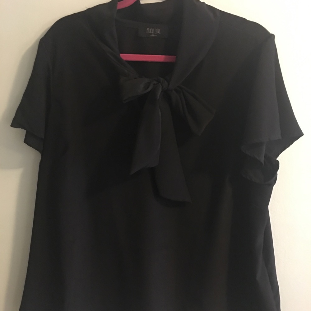 ✨ MOVING SALE!!   LIke New Black Bow Top, Size 2XL